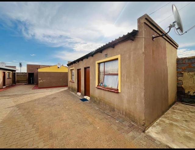 10 BEDROOM HOUSE FOR SALE IN BUHLE PARK